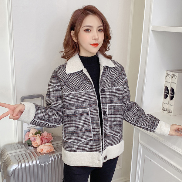 Új modell női kockás kabát gombokkal és zsebekkel