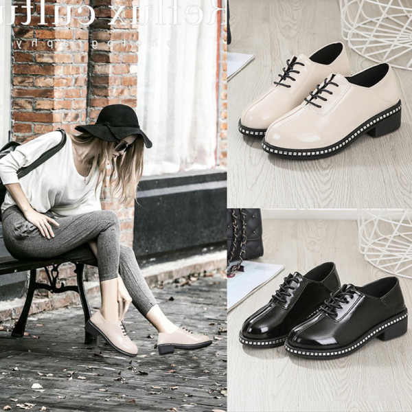 Modern női bőrcipő fekete-fehér fűzővel