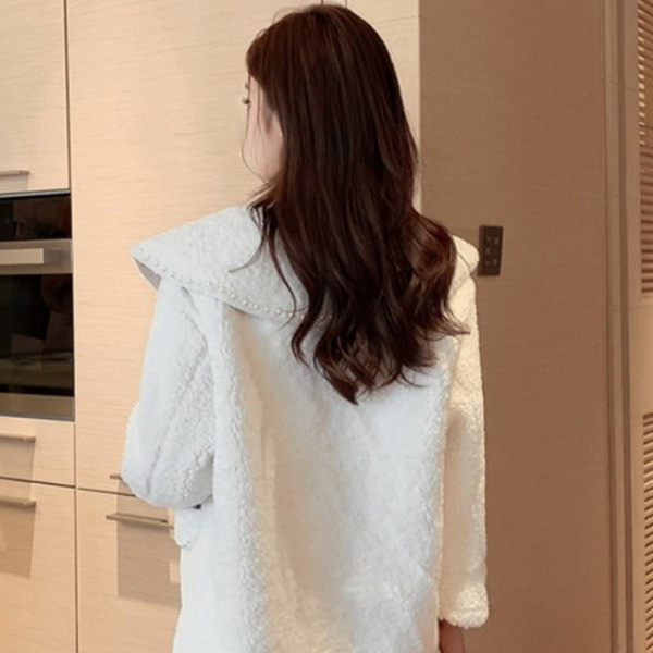 Stílusos női rövid kabát gombokkal és zsebekkel fehér, rózsaszín és sárga színben