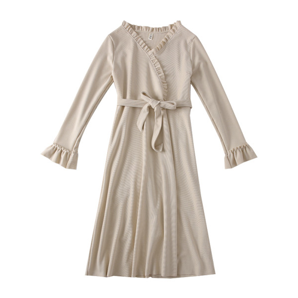 Aktuális női ruha övvel és spitz nyakkivágással - többféle színben