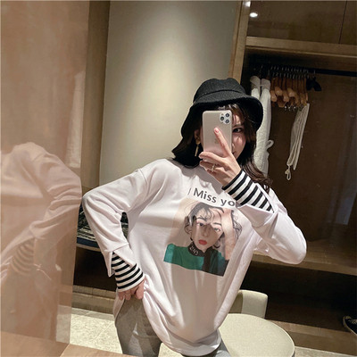 Bluză largă de damă cu guler polo și aplicație