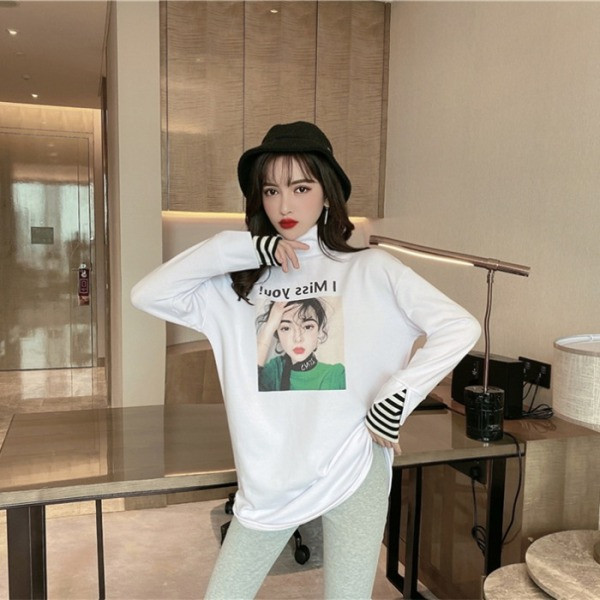 Bluză largă de damă cu guler polo și aplicație