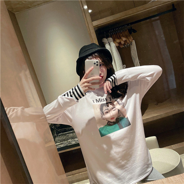 Bluză largă de damă cu guler polo și aplicație