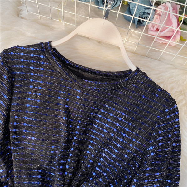 Stílusos női blúz ovális nyakkivágással, fényes hatású fekete és kék színben