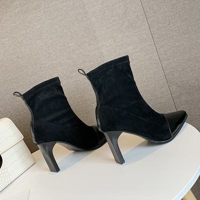 Μοντέρνες γυναικείες μπότες σουέτ μυτερό μοντέλο σε μαύρο και κόκκινο χρώμα