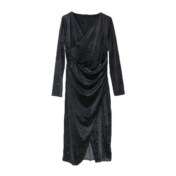 Hosszú, aszimmetrikus bársonyruha spitz nyakkivágással