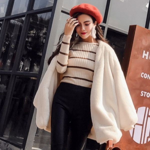 Palton lung de dama modern cu buzunare in alb si roz