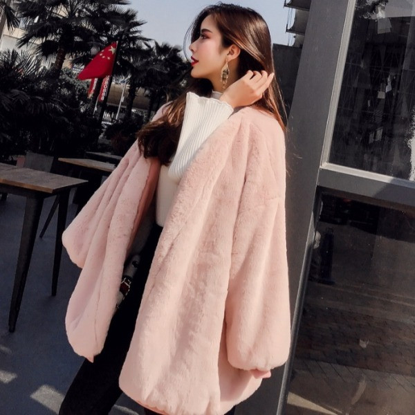 Palton lung de dama modern cu buzunare in alb si roz