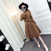 Hosszú aszimmetrikus kabát barna és fekete övvel