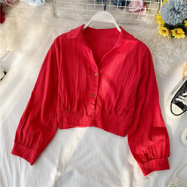 Modern női rövid ing klasszikus gallérral és különböző színű gombokkal