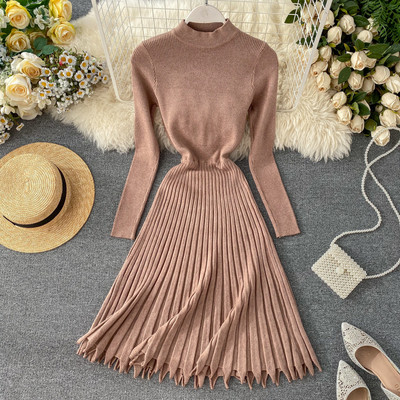 Modern női ruha kerek nyakkivágással, több színben