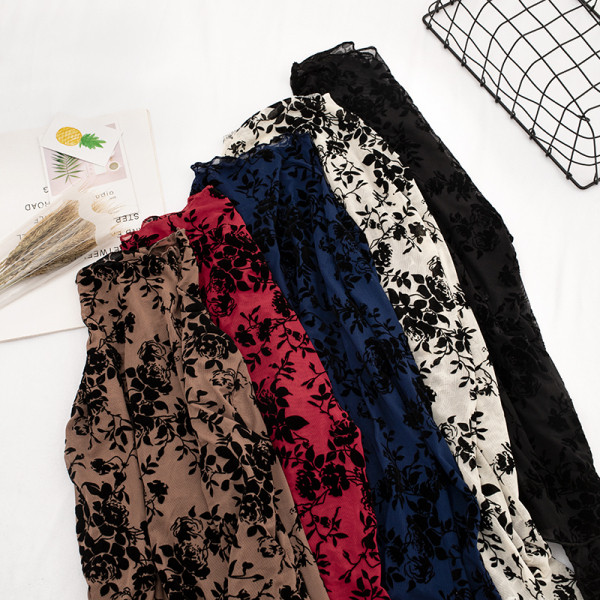 Modern női blúz virágos motívumokkal, öt színben