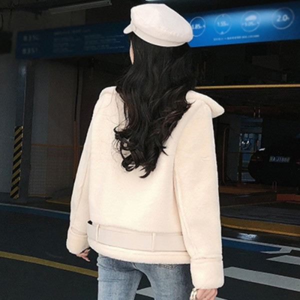 Елегантно дамско късо палто с джобове в бял и сив цвят 