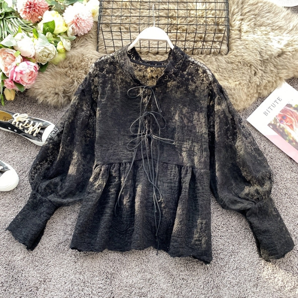 Stílusos női ing nyakkendővel és csipkével bézs és fekete színben