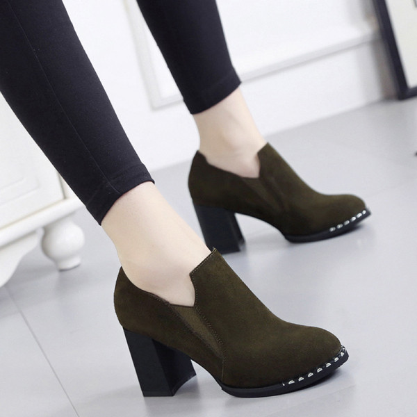 Vastag sarkú női velúr cipő több színben