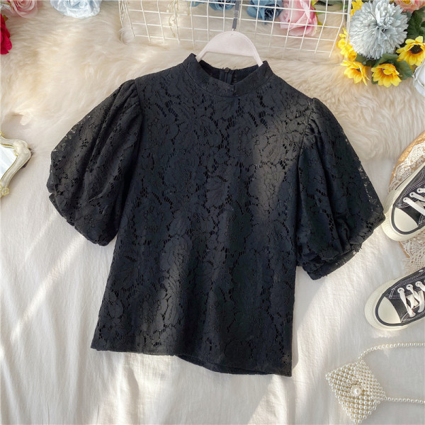 Modern női blúz rövid ujjal és ovális nyakkivágással, négy színben