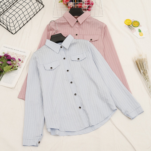 Modern női ing öt színben, klasszikus gallérral és gombokkal