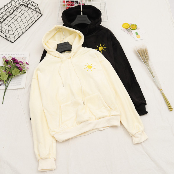 Napi női pulóver három színben rátéttel és zsebbel