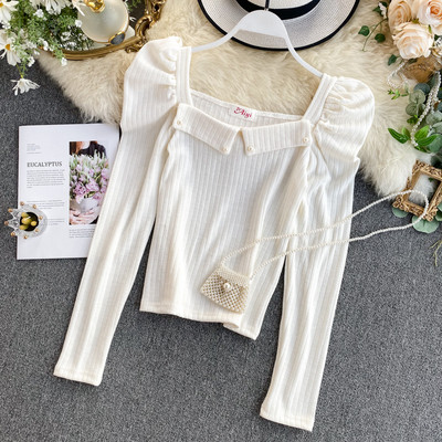 Modern női blúz négyzet alakú nyakkivágással és puffos ujjal