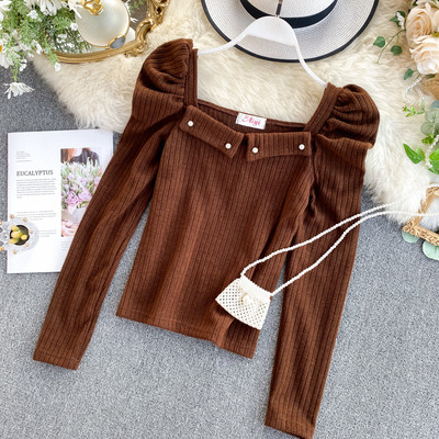 Modern női blúz négyzet alakú nyakkivágással és puffos ujjal