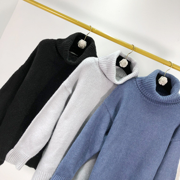 Női téli pulóver magas gallérral, három színben