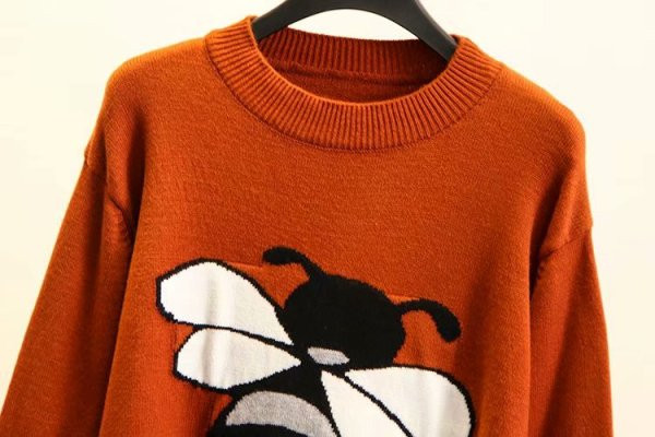 Alkalmi női pulóver O-nyakkal és kék és narancssárga hímzéssel