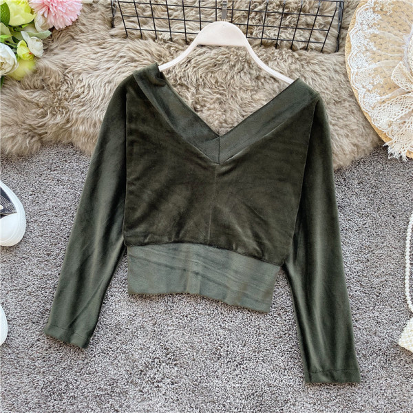 Modern női rövid blúz spitz nyakkivágással és 3/4-es ujjakkal, különböző színekben