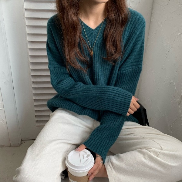 Modern női pulóver spitz nyakkivágással - négy színben