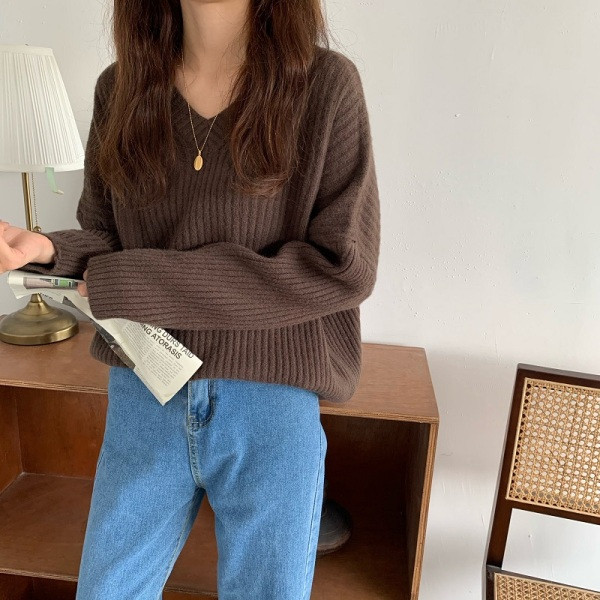 Modern női pulóver spitz nyakkivágással - négy színben