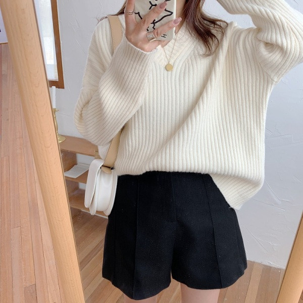 Modern női pulóver spitz nyakkivágással - négy színben