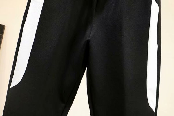 Sport és alkalmi női fehérnemű, fekete nyakkendővel