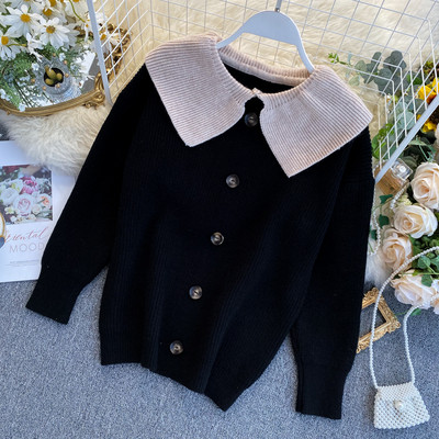 Modern női mellény gombokkal és gallérral