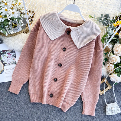 Modern női mellény gombokkal és gallérral