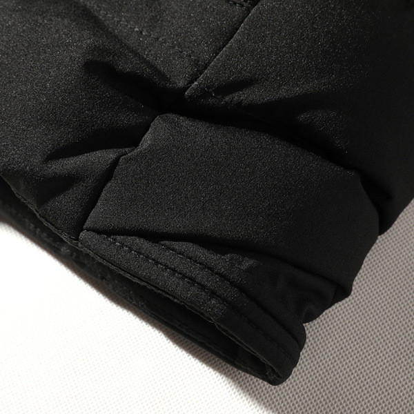 Alkalmi férfi mellény magas gallérral és kapucnival szürke, piros és fekete színben