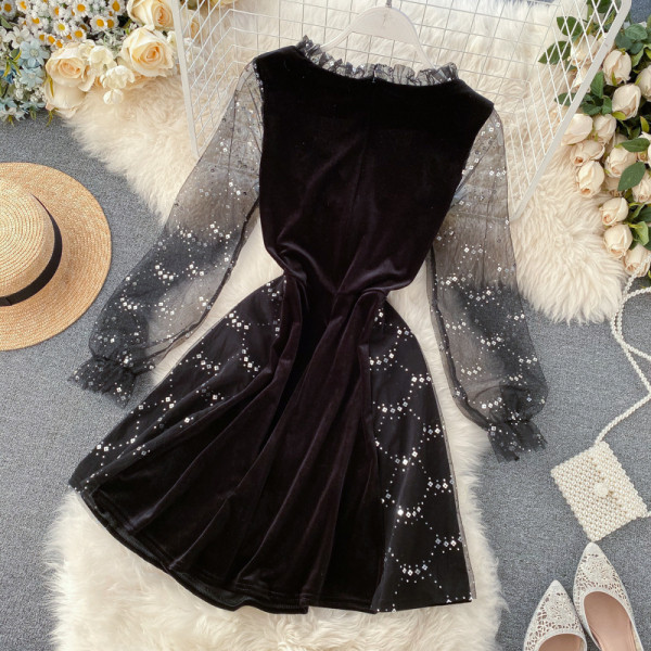 Κομψό γυναικείο φόρεμα βελούδινο με κουμπιά σε μαύρο χρώμα