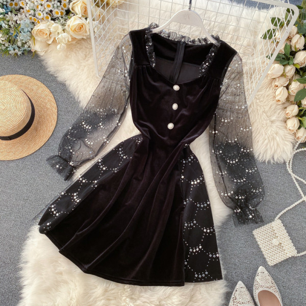 Κομψό γυναικείο φόρεμα βελούδινο με κουμπιά σε μαύρο χρώμα
