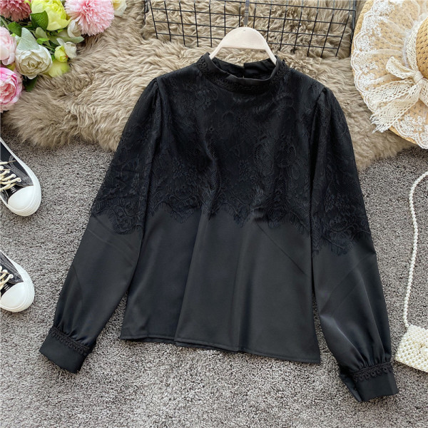 Κομψή γυναικεία μπλούζα με δαντέλα και οβάλ λαιμόκοψη σε τέσσερα χρώματα