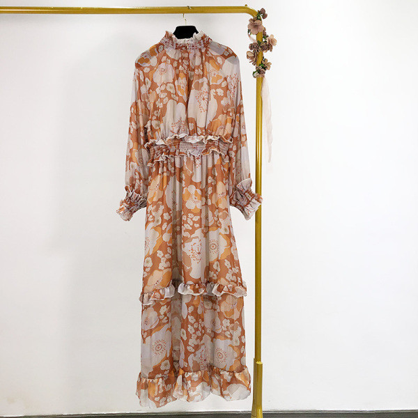 Hosszú ruha elasztikus derékkal, színes mintával - szabású modell