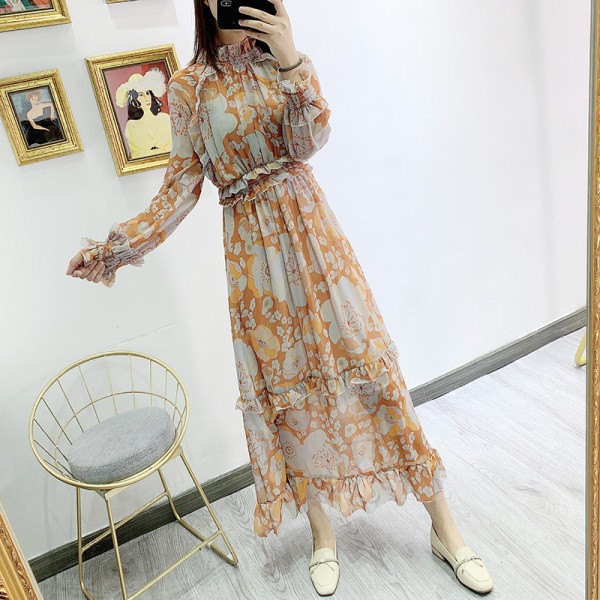 Hosszú ruha elasztikus derékkal, színes mintával - szabású modell