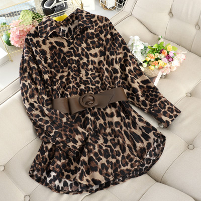 Modern női hosszú ing övvel és állatmintával, két színben