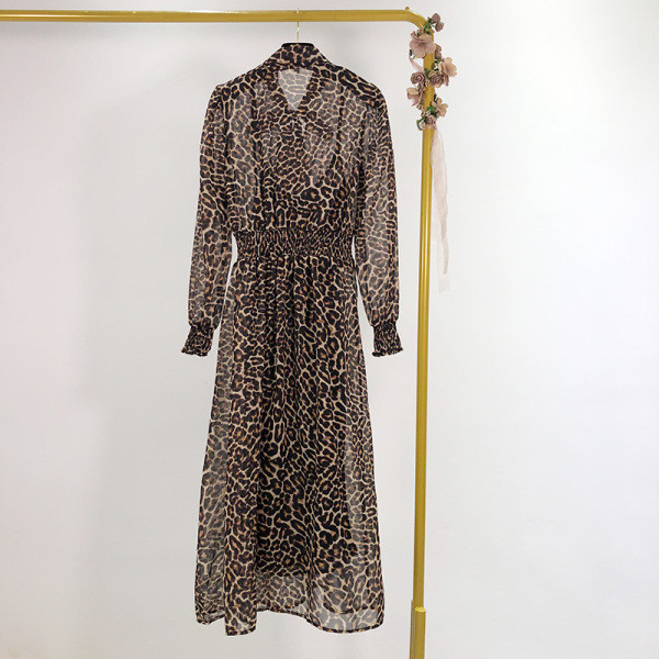 Μακρύ γυναικείο τούλι φόρεμα με λαιμόκοψη