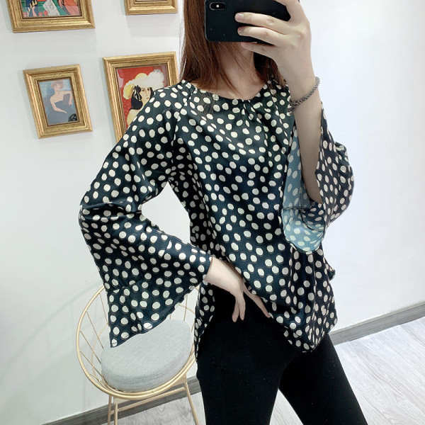 Γυναικεία φαρδιά μπλούζα με μανίκι λωτού και οβάλ λαιμόκοψη