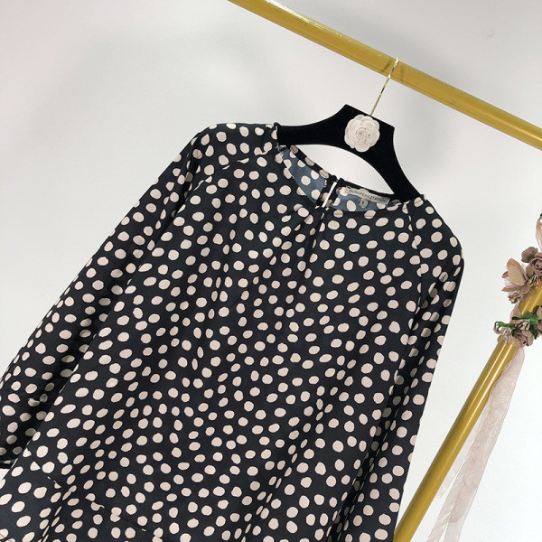 Γυναικεία φαρδιά μπλούζα με μανίκι λωτού και οβάλ λαιμόκοψη