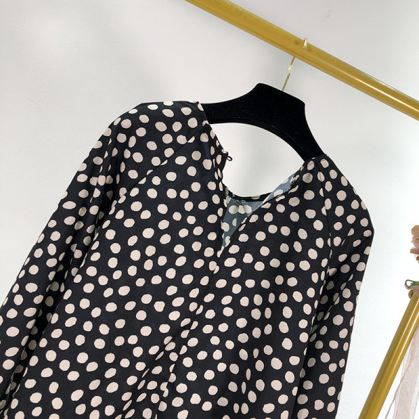 Γυναικεία φαρδιά μπλούζα με μανίκι λωτού και οβάλ λαιμόκοψη