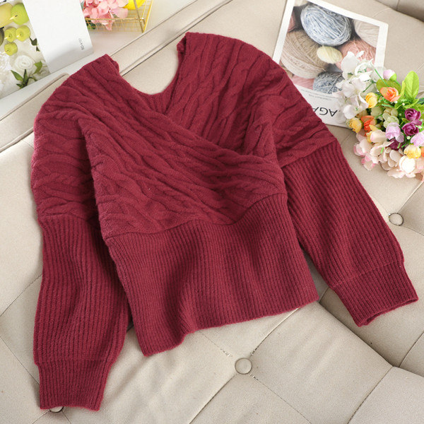 Μοντέρνο γυναικείο πουλόβερ  με λαιμόκοψη και μακρύ μανίκι σε διαφορετικά χρώματα