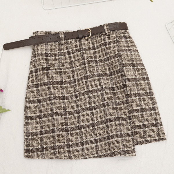 Kockás női szoknya három színben, magas derékkal és övvel