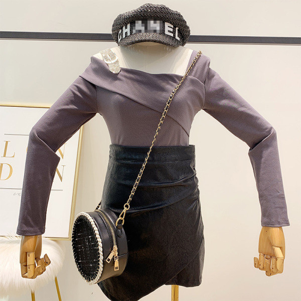 Μοντέρνα  γυναικεία μπλούζα σε γκρι, άσπρο και μαύρο χρώμα