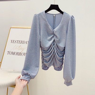 Μοντέρνο γυναικείο πουκάμισο με κομψό αποτέλεσμα και λαιμόκοψη