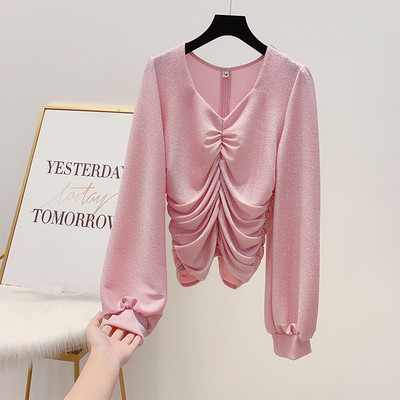 Μοντέρνο γυναικείο πουκάμισο με κομψό αποτέλεσμα και λαιμόκοψη