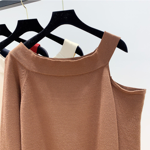 Γυναικείο πουλόβερ  με γυμνό ώμο σε διάφορα χρώματα